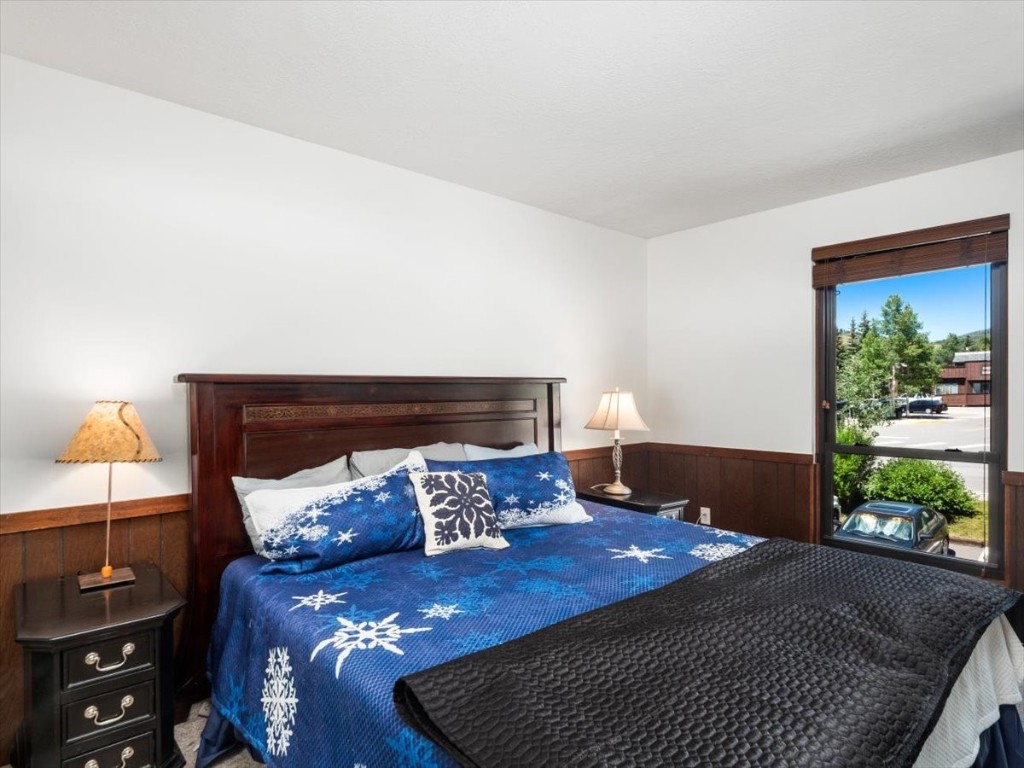 160 E La Bonte STREET 203