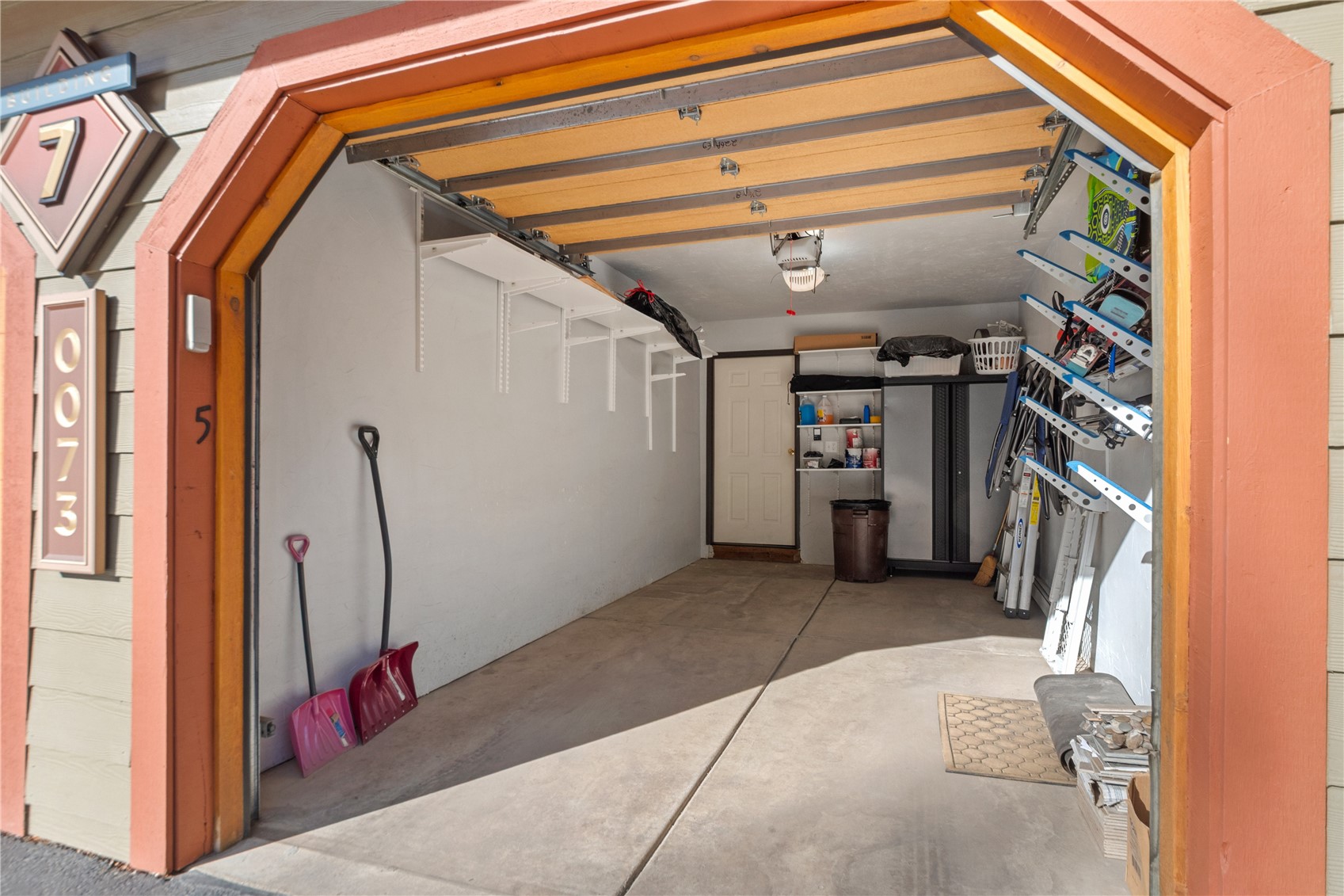 73 Pelican CIRCLE 705