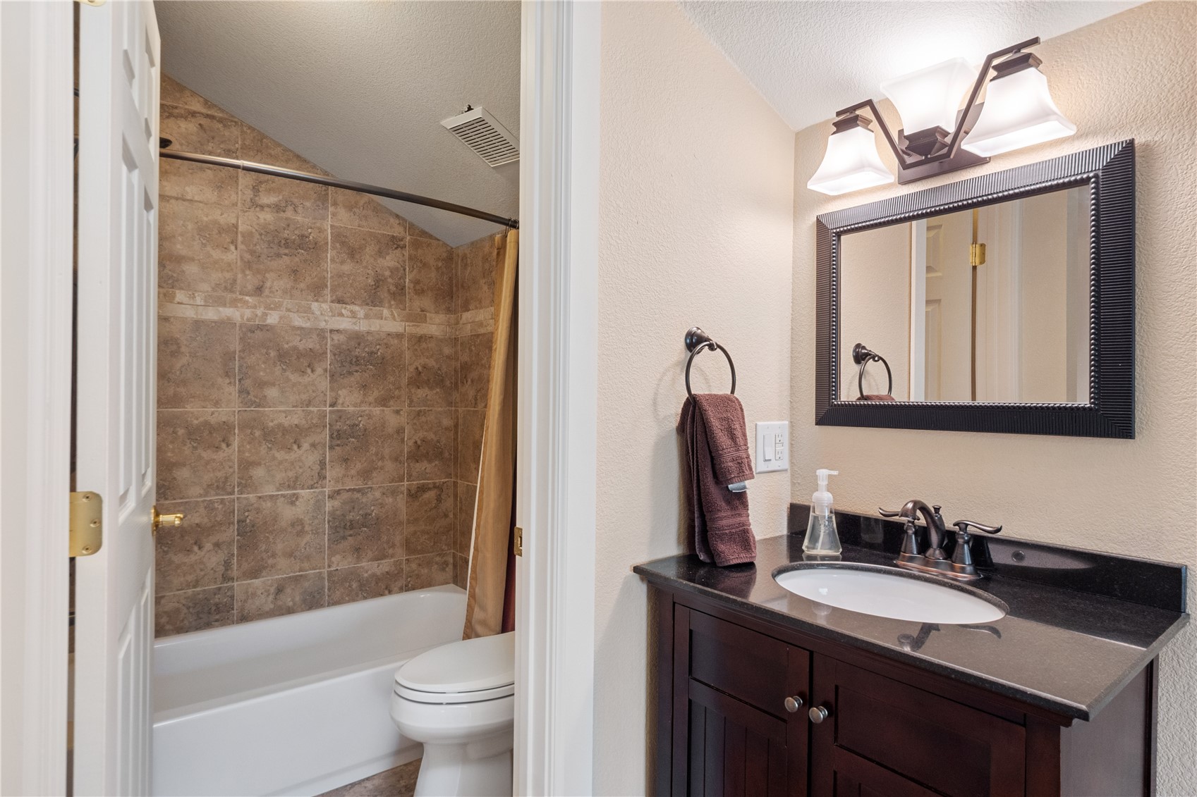 73 Pelican CIRCLE 705