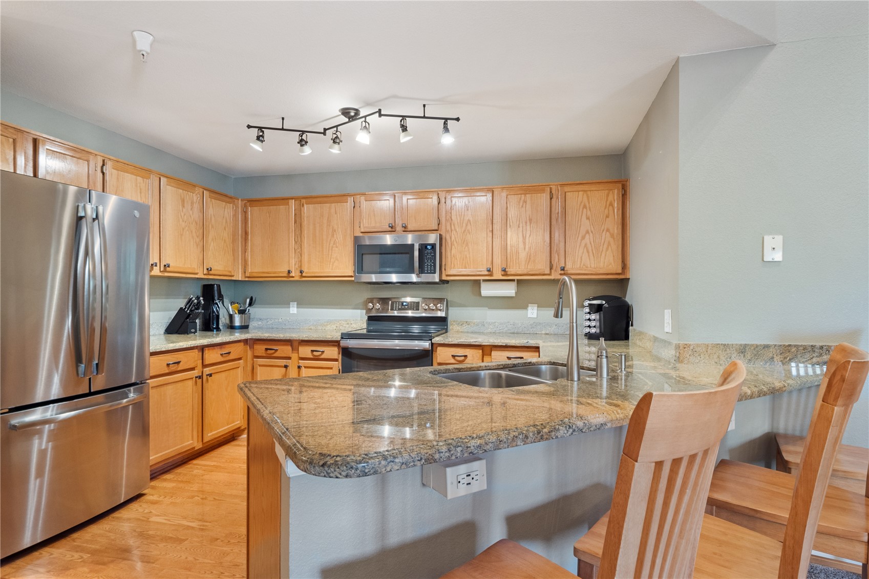 73 Pelican CIRCLE 705