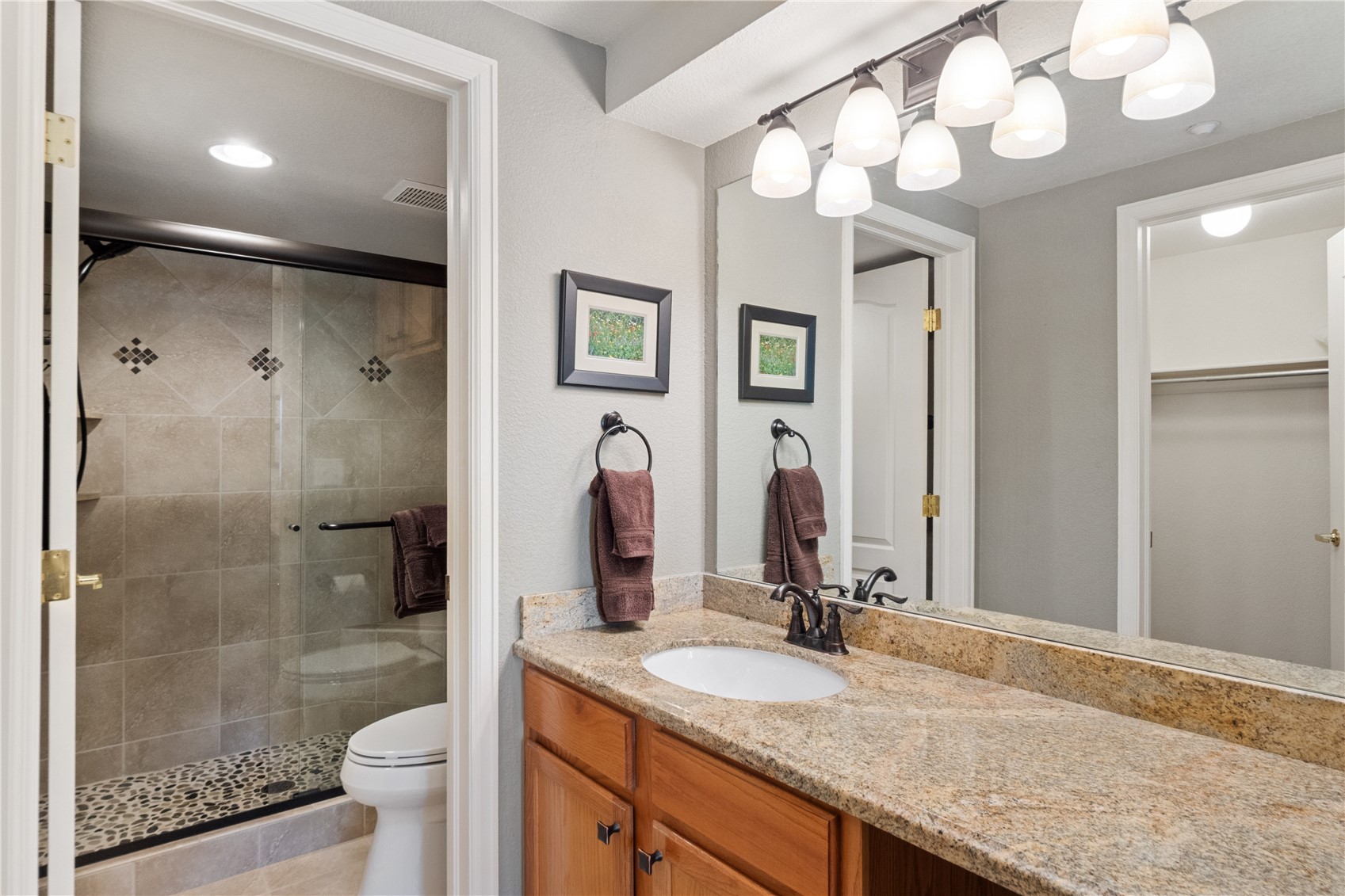 73 Pelican CIRCLE 705