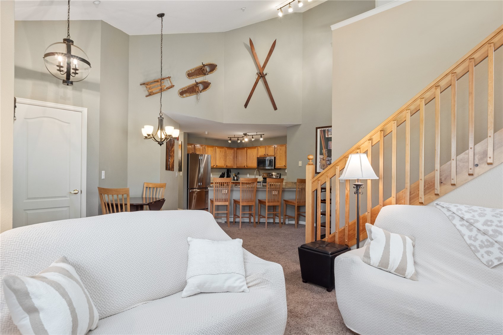 73 Pelican CIRCLE 705