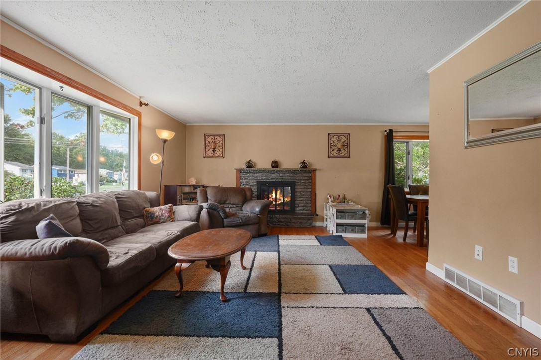 214 Wells Avenue West