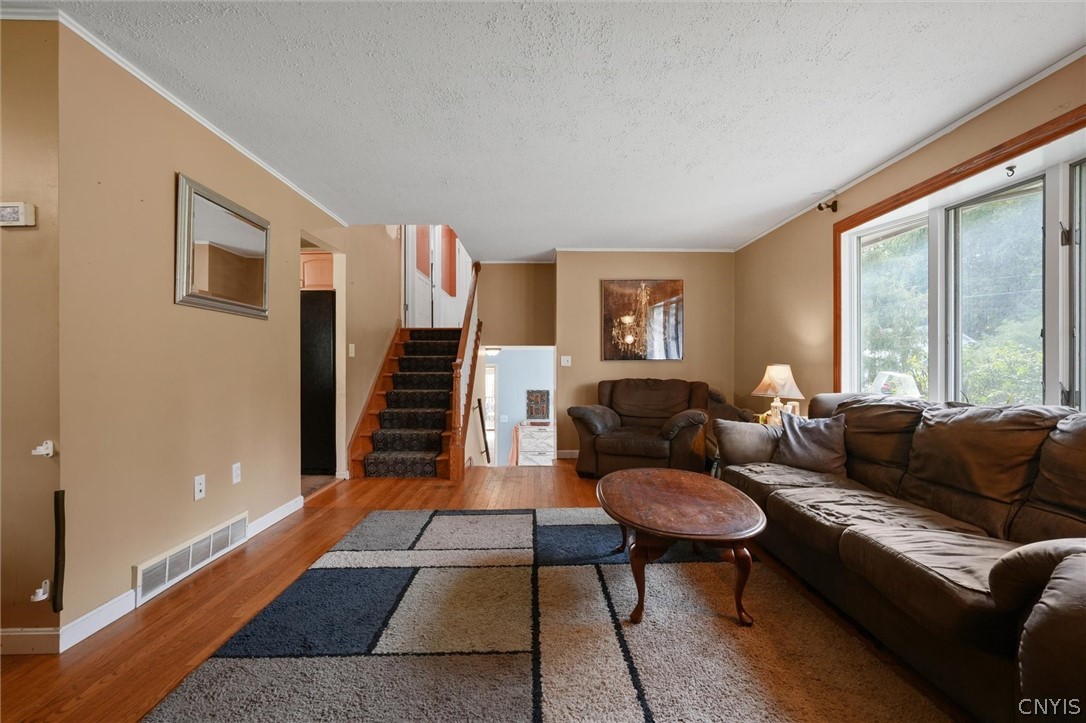 214 Wells Avenue West