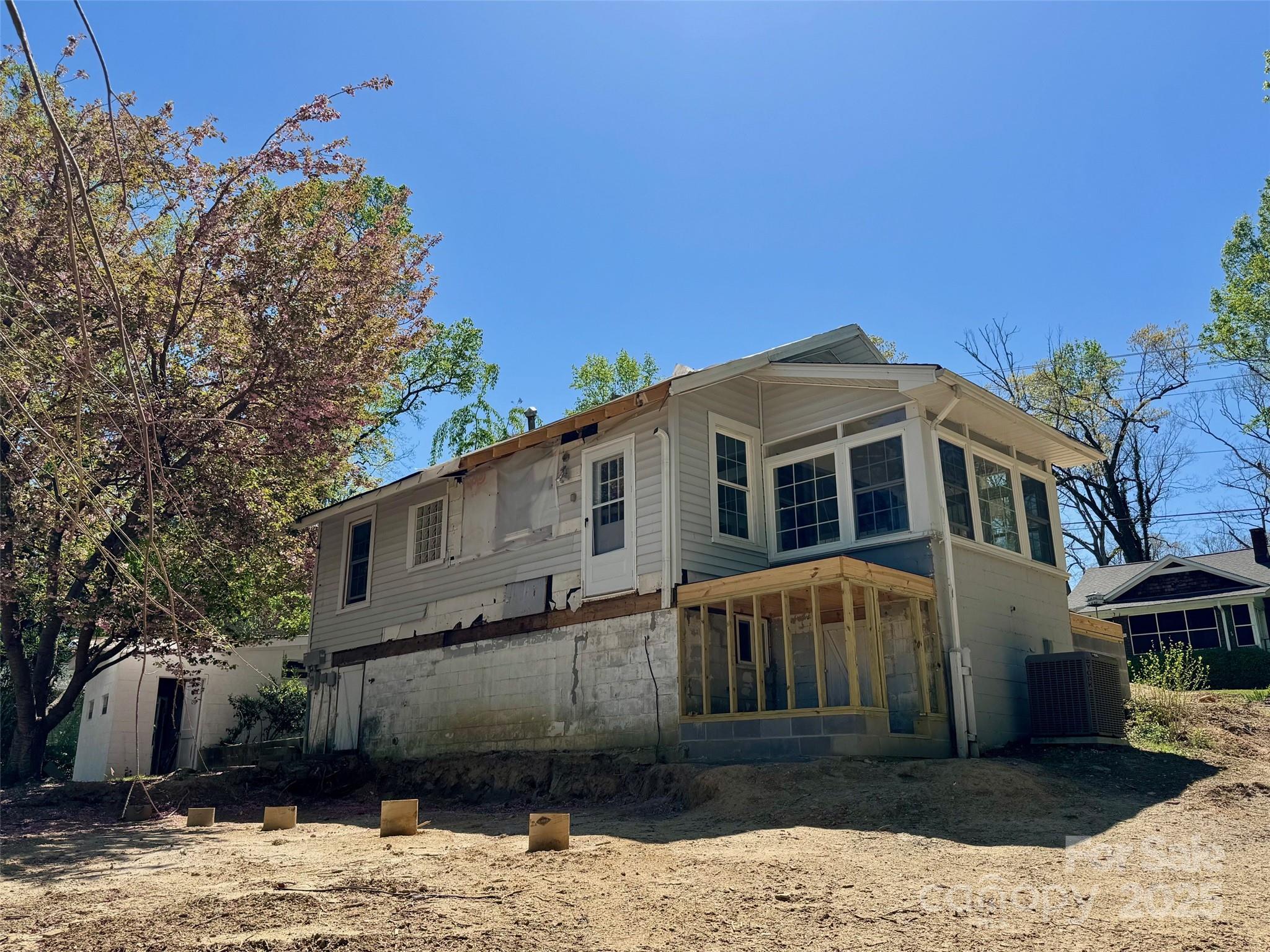1812 Lower Ridgewood Boulevard