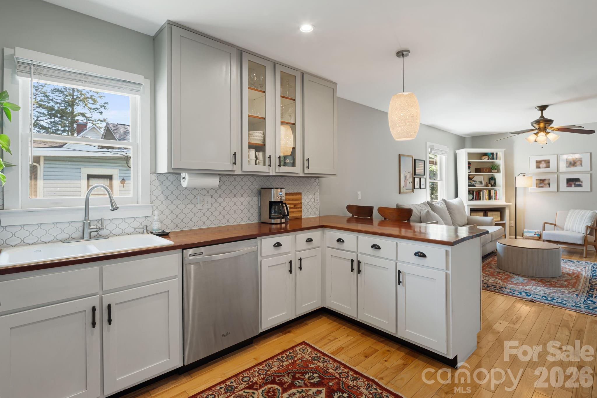 1207 Willow Road