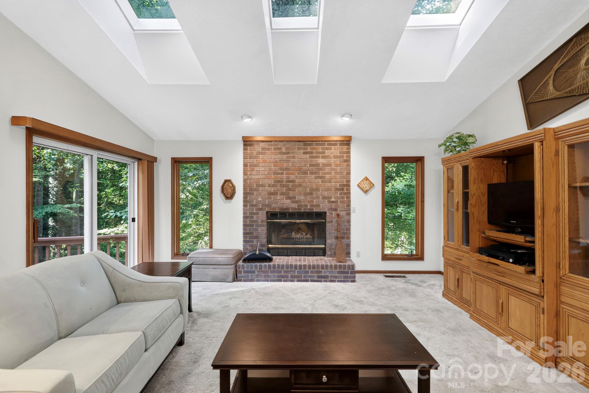 18 E Rosewood Trail