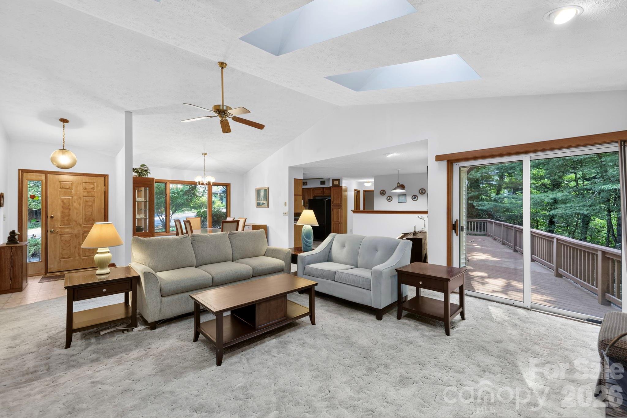 18 E Rosewood Trail