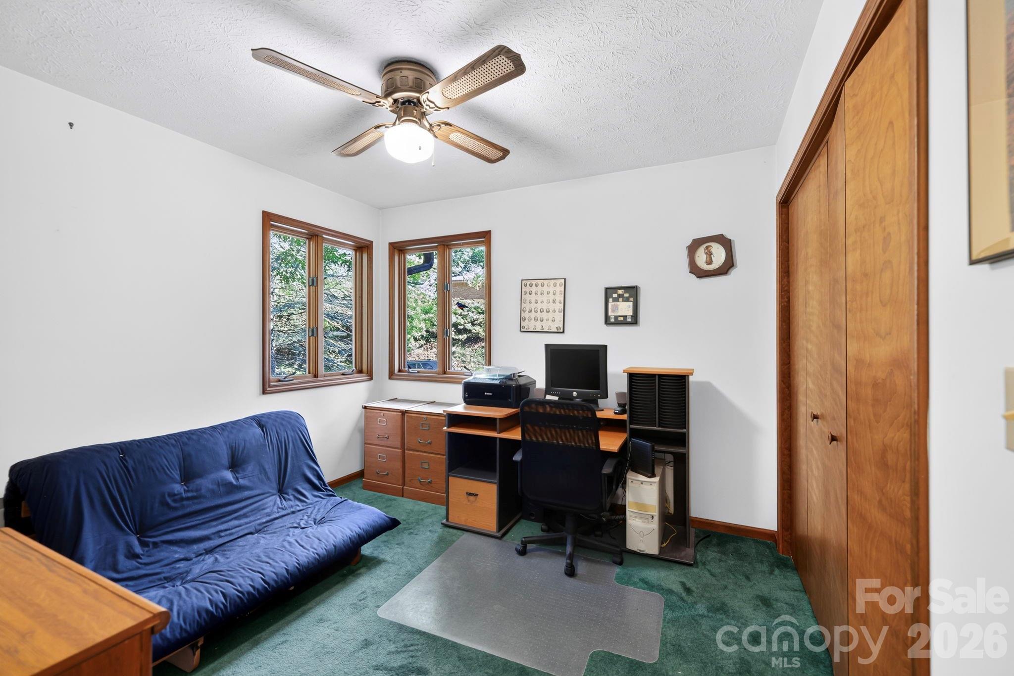 18 E Rosewood Trail