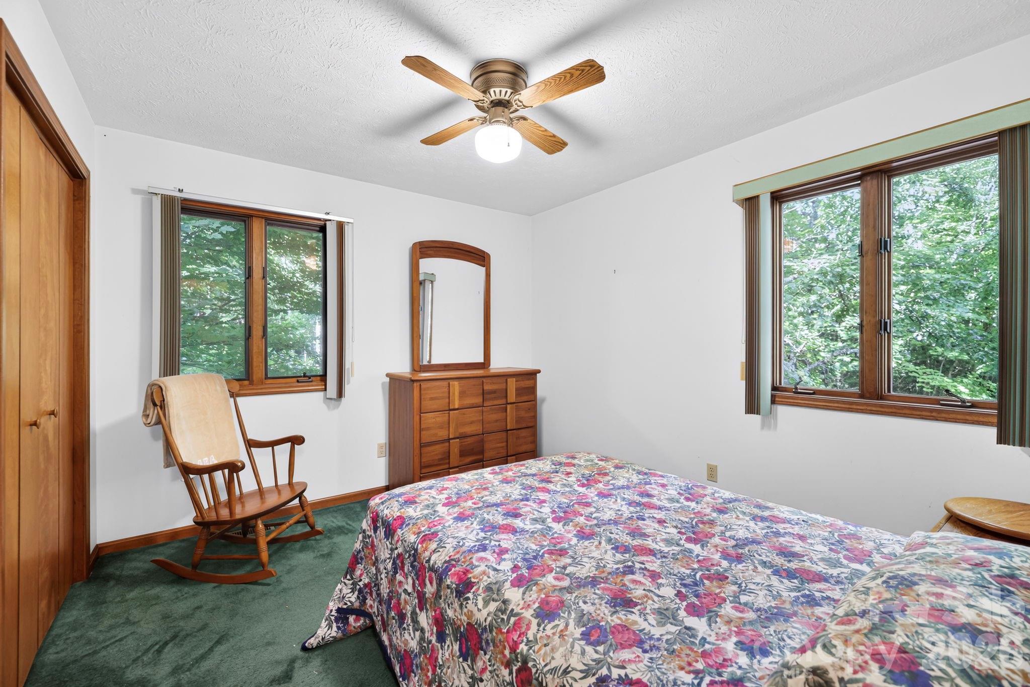 18 E Rosewood Trail