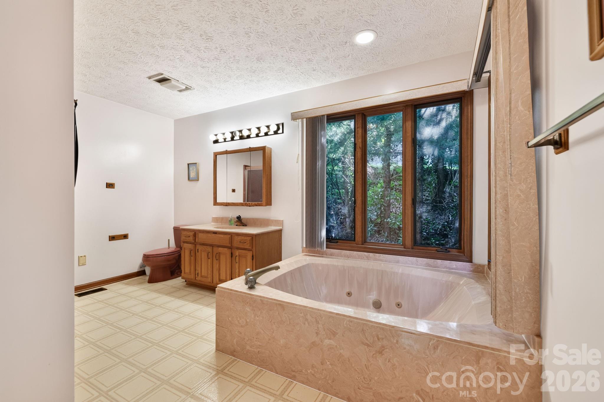 18 E Rosewood Trail