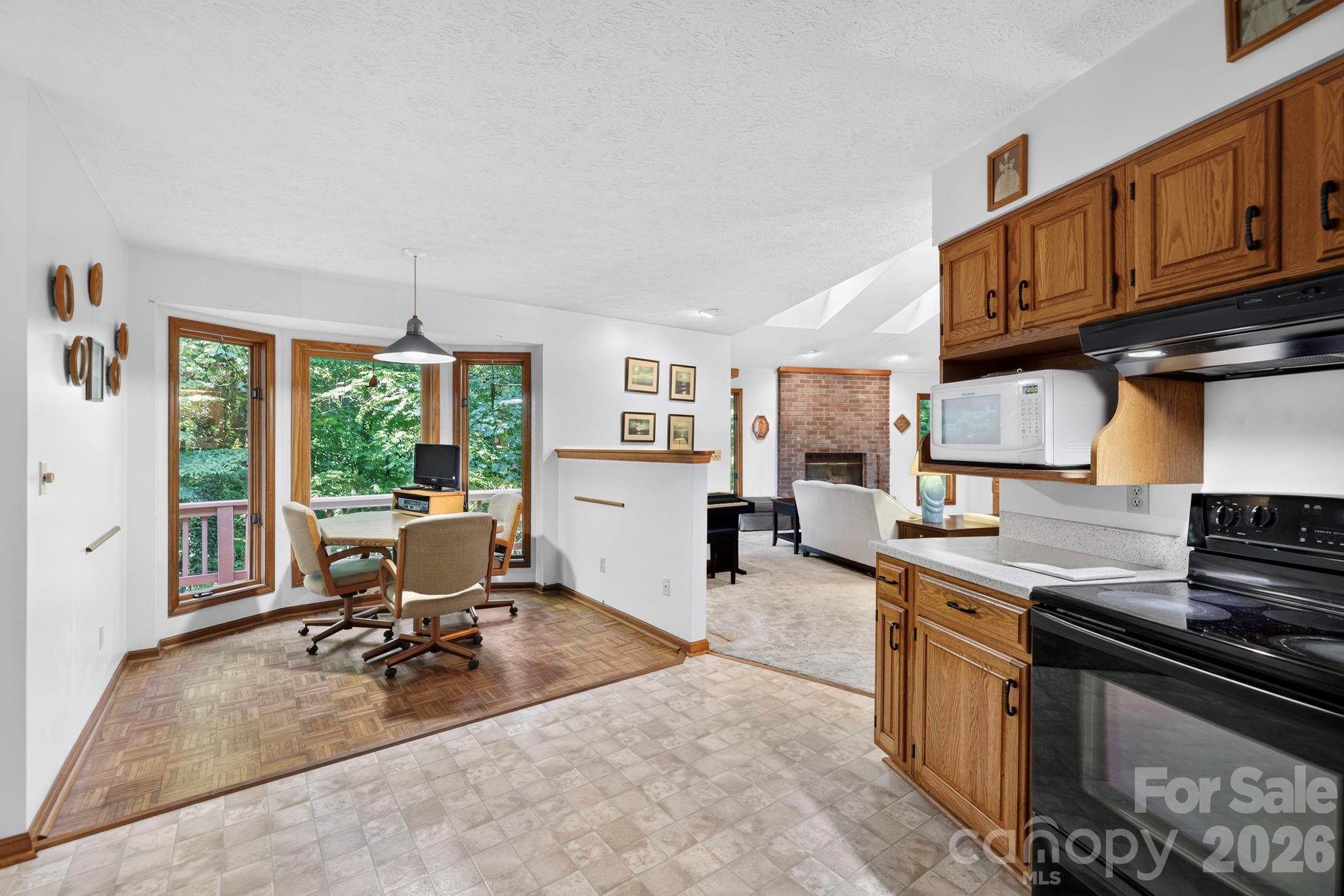18 E Rosewood Trail