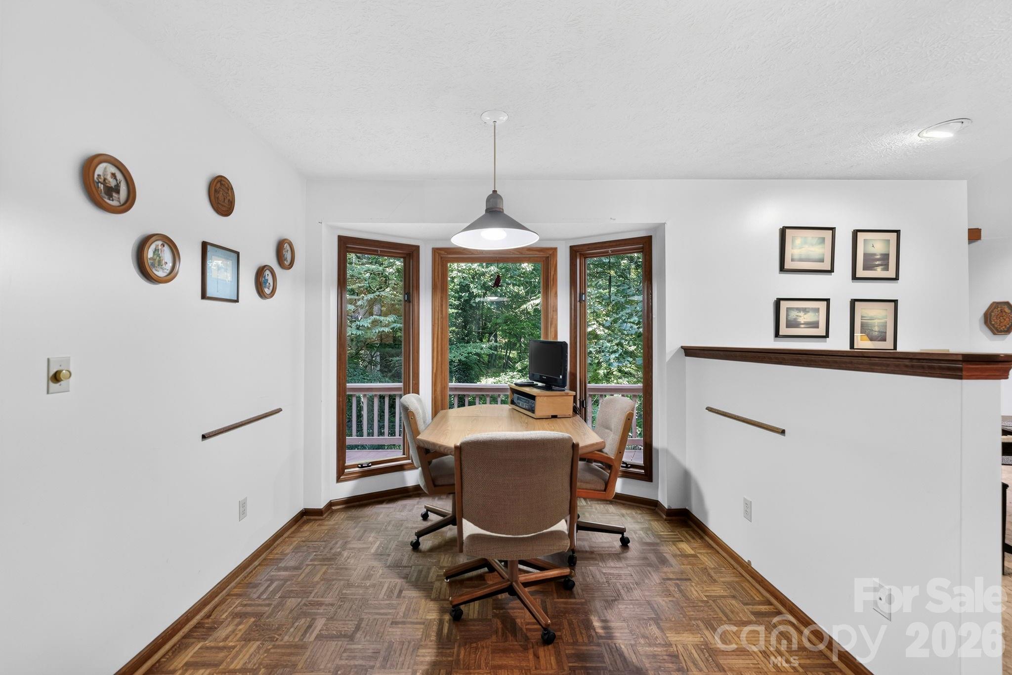 18 E Rosewood Trail