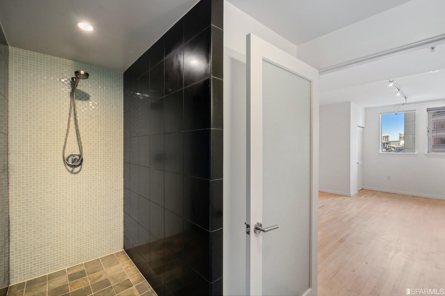 69 Clementina Street # 802