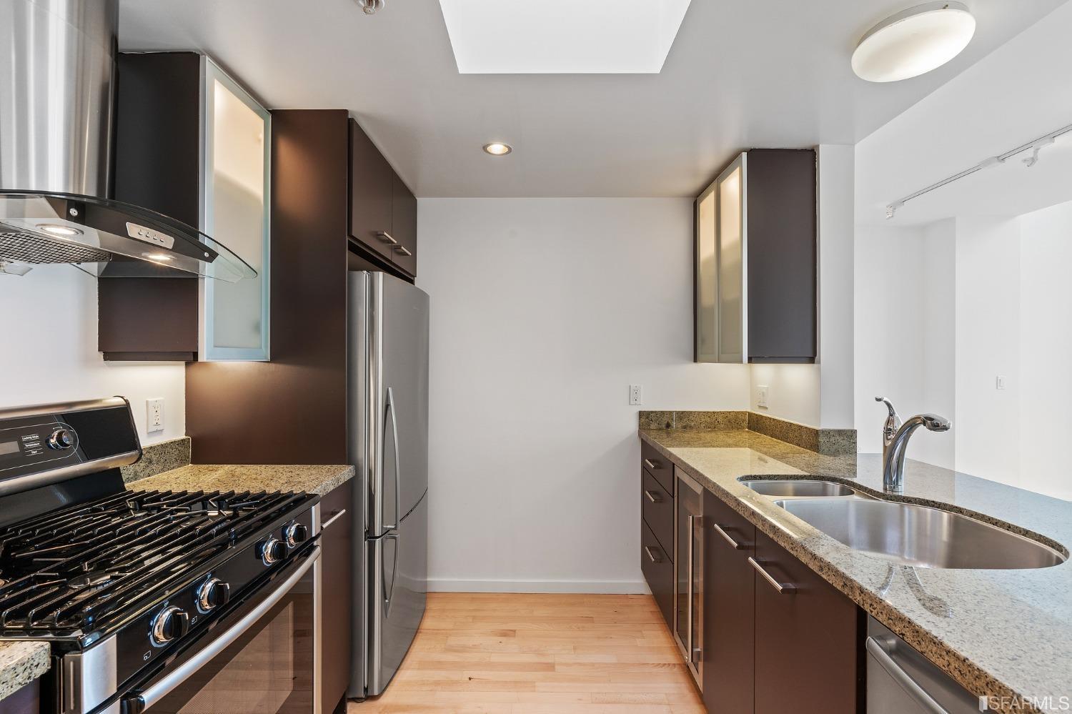 69 Clementina Street # 802