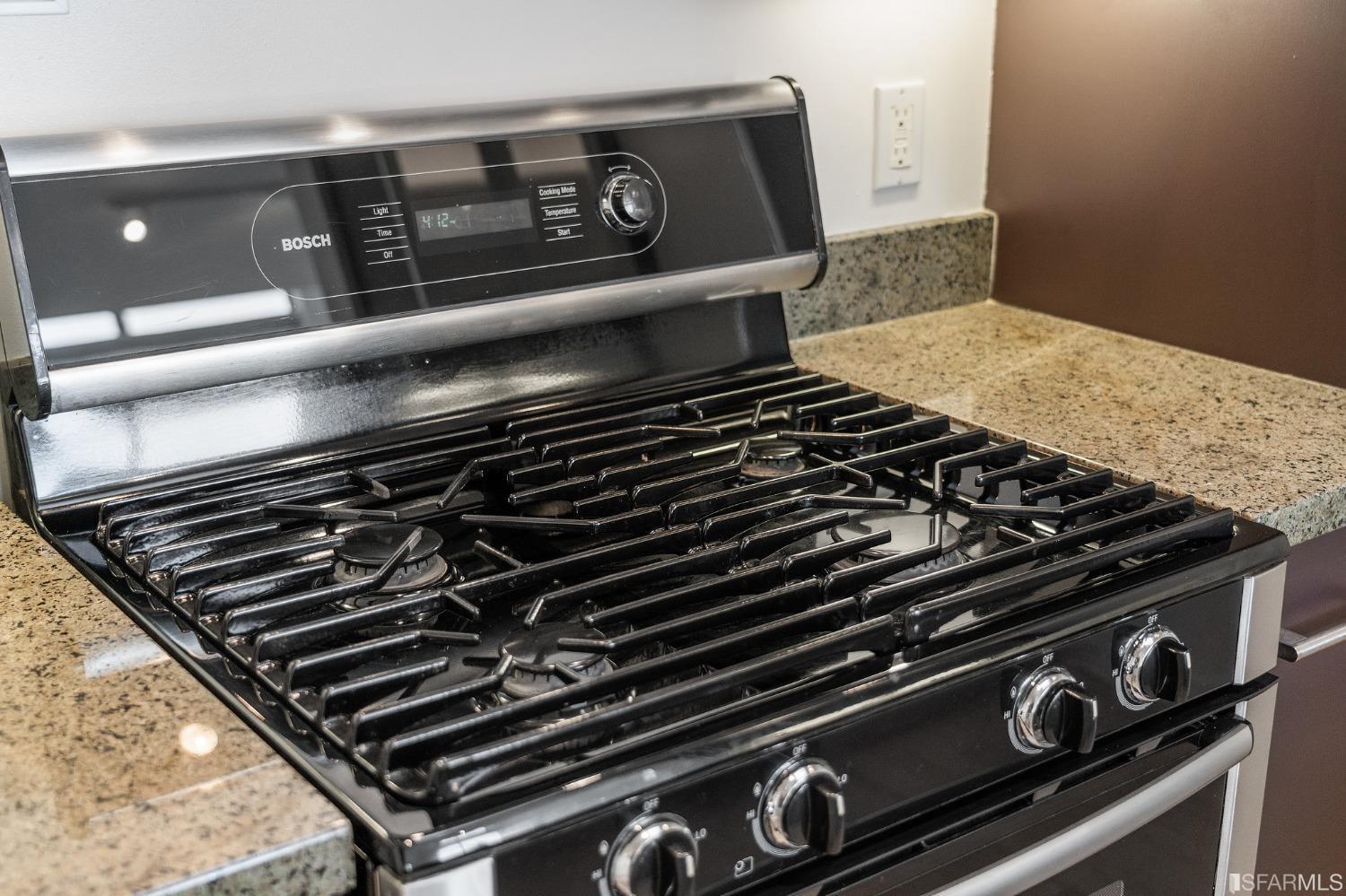 69 Clementina Street # 802