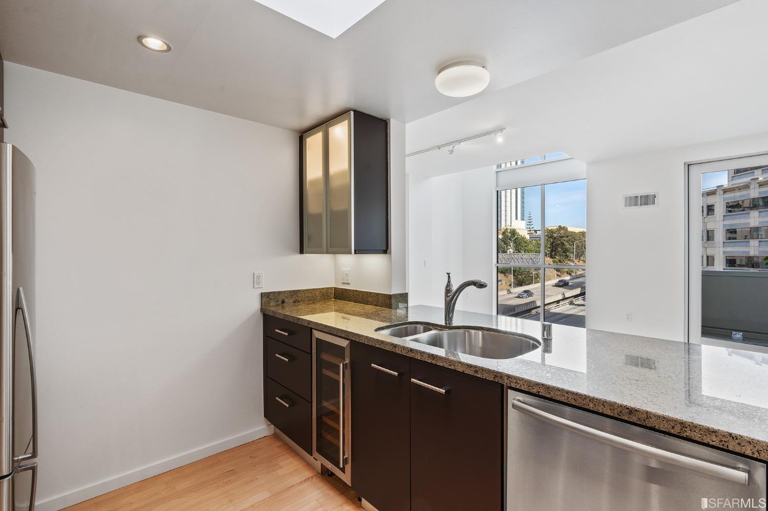 69 Clementina Street # 802