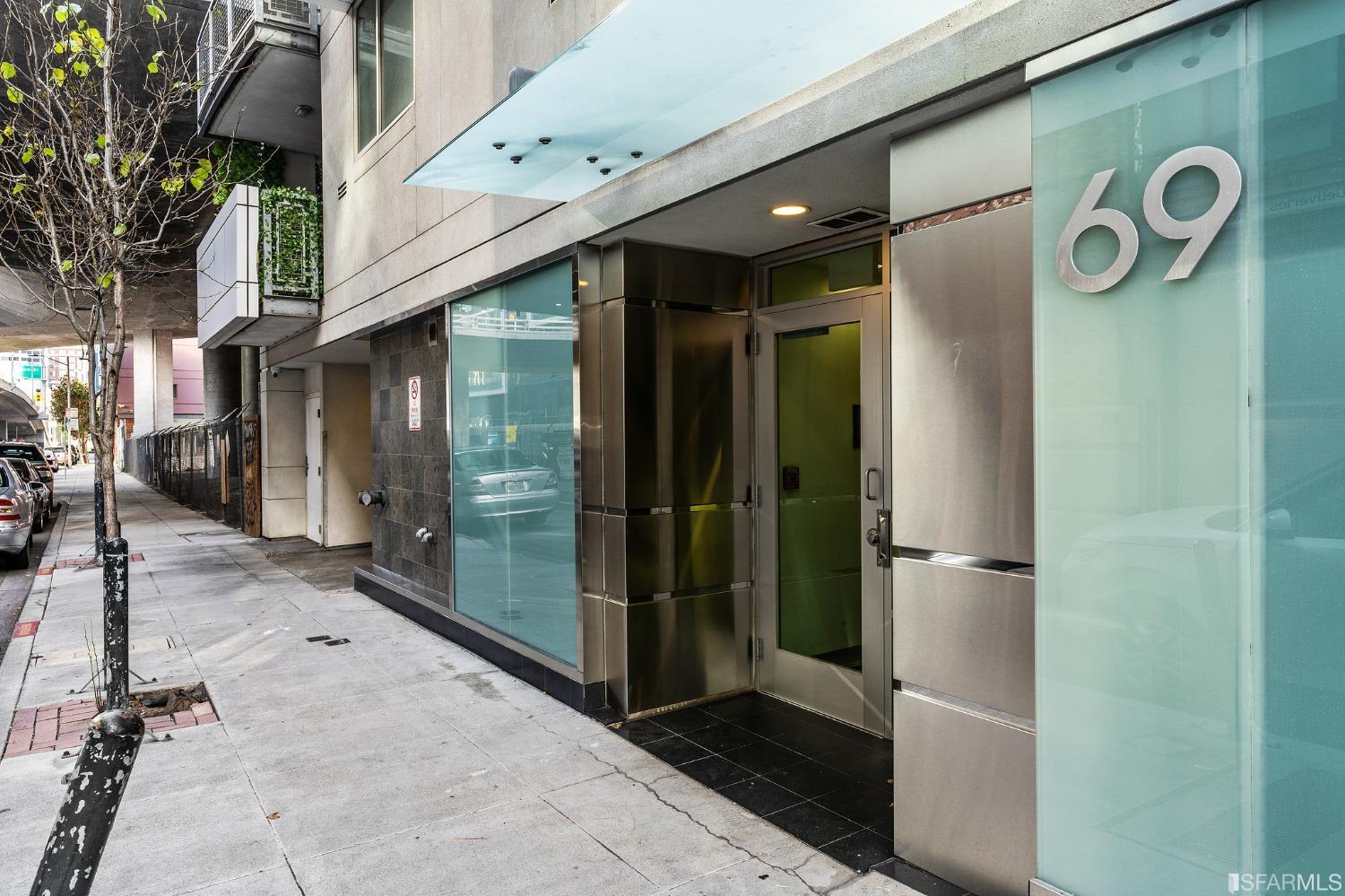 69 Clementina Street # 802