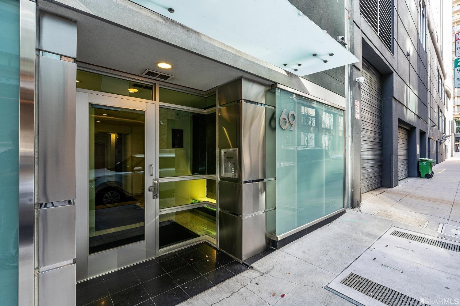 69 Clementina Street # 802