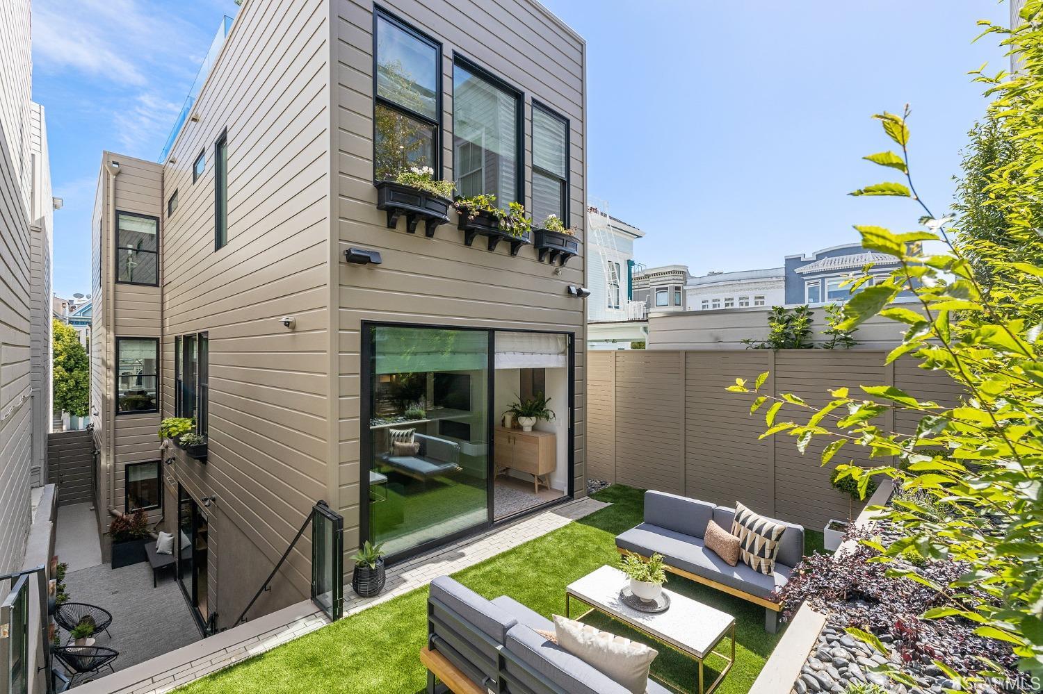 2684 Sacramento Street