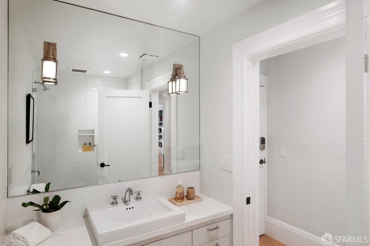 3953 Washington Street