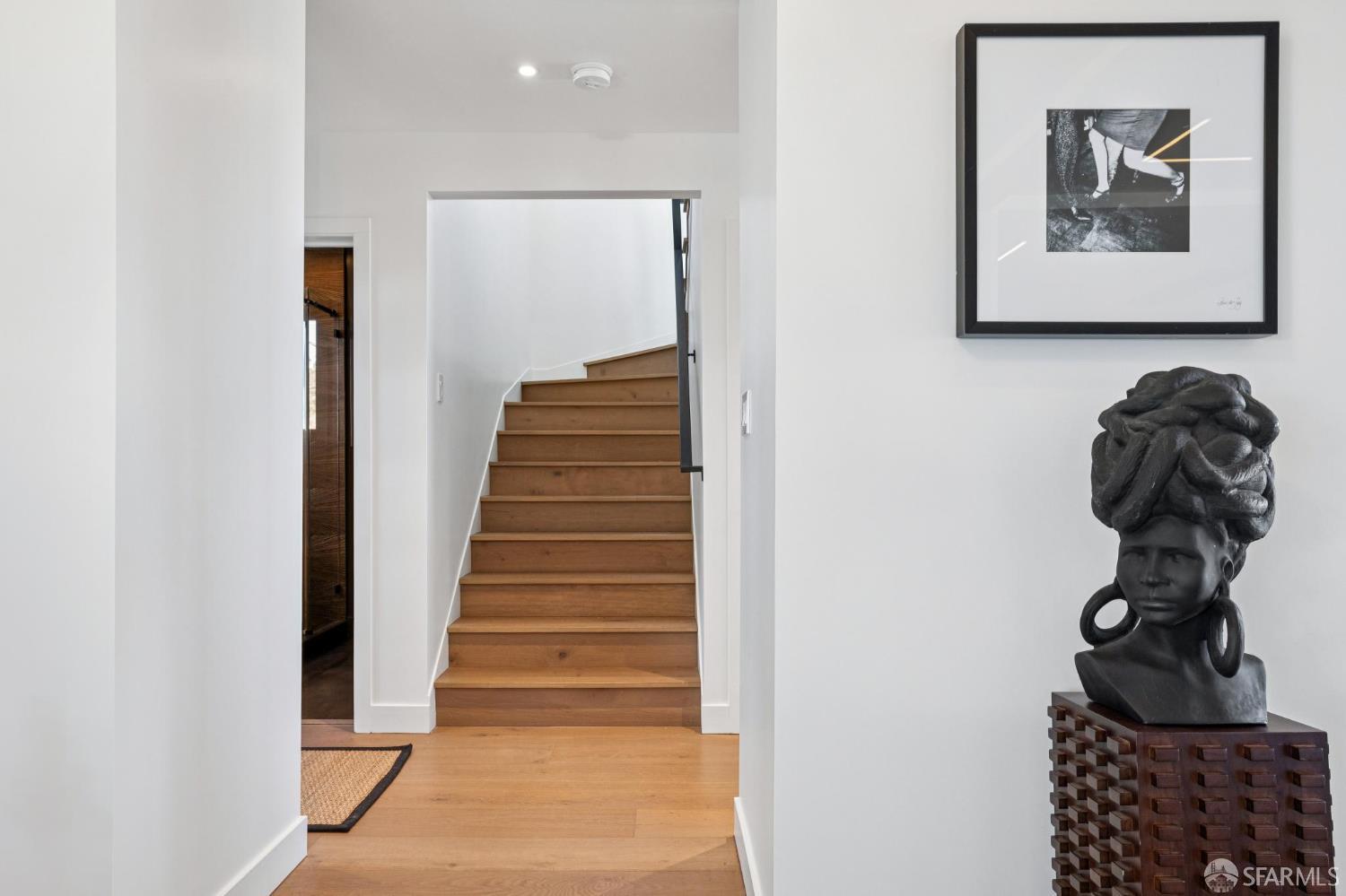 869 Darien Way