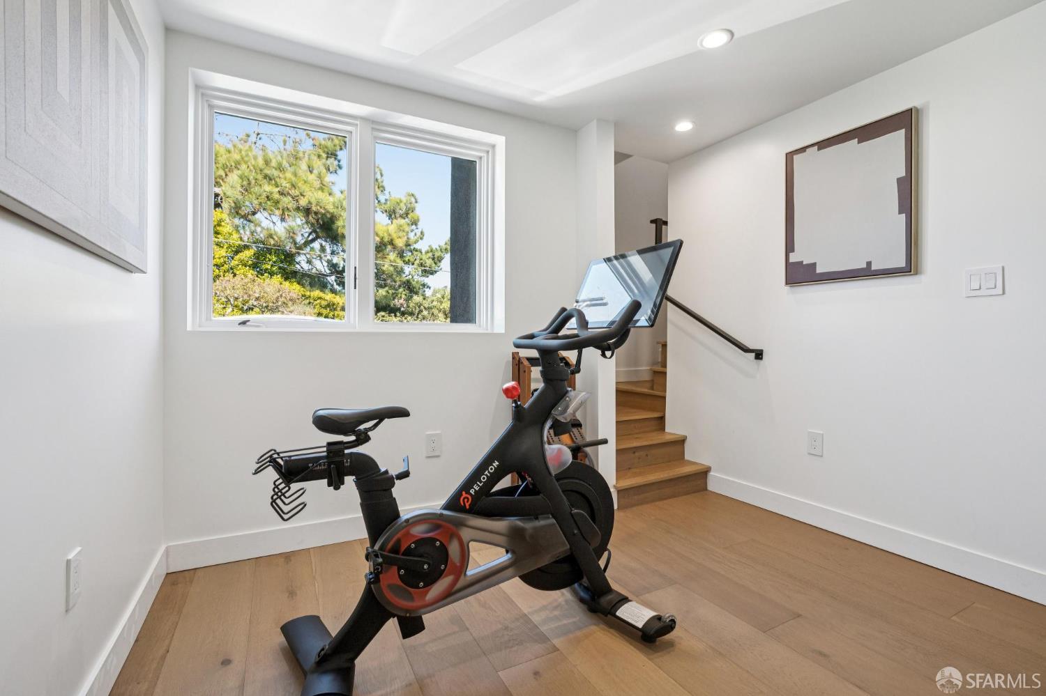 869 Darien Way
