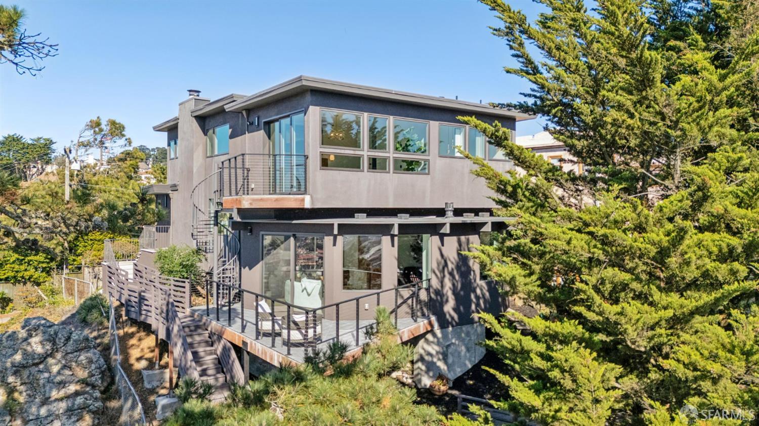 869 Darien Way