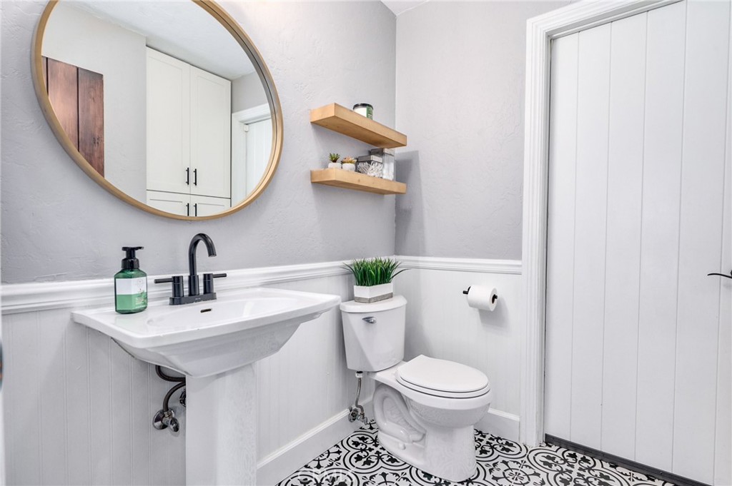 5310 Willow View Drive