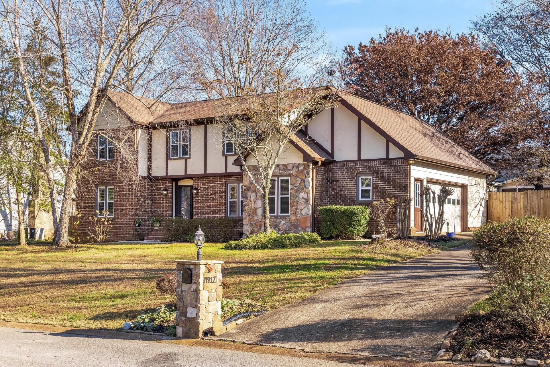 1917 Colonial Way Circle