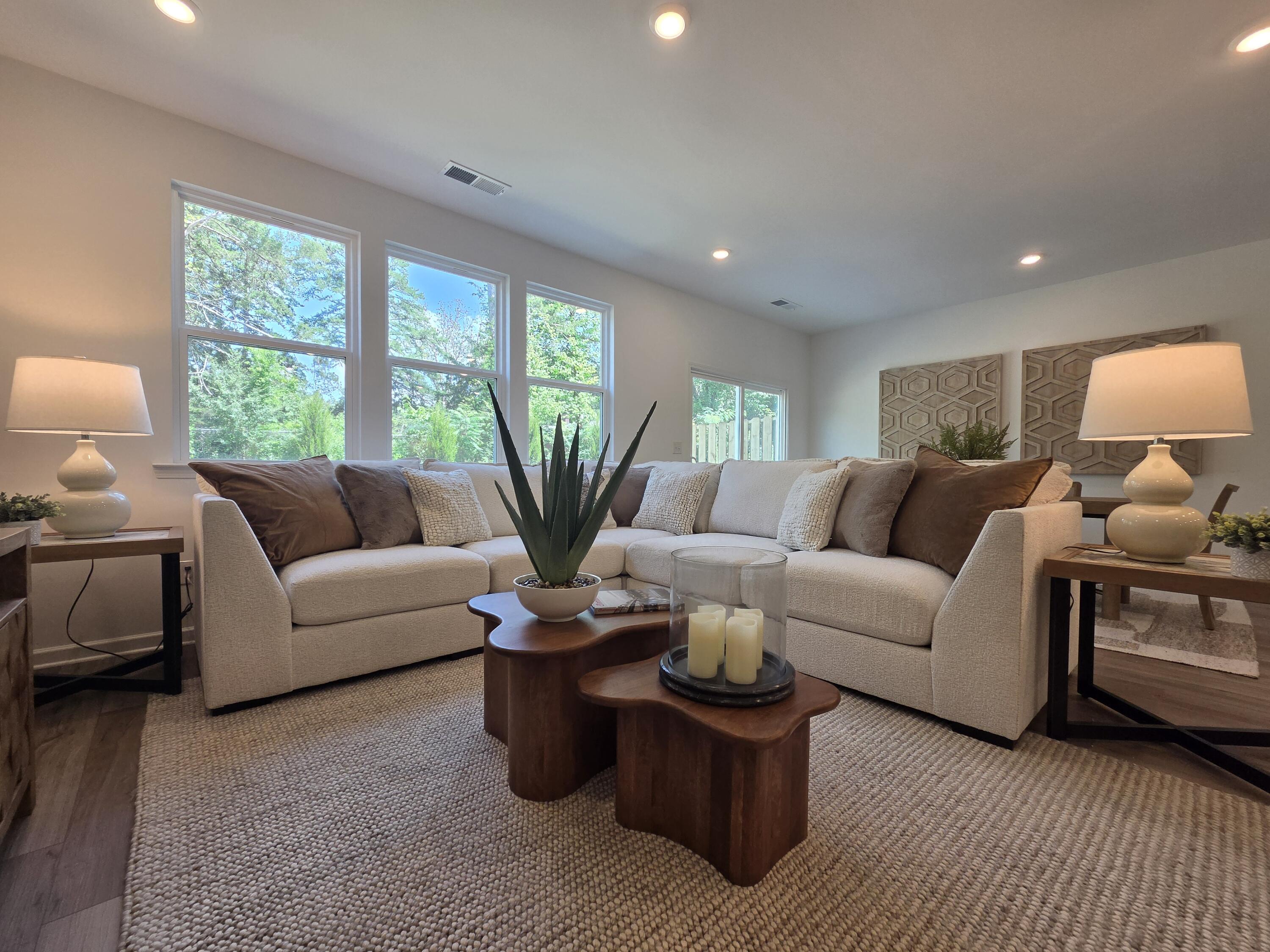 2580 Henson Court, 3