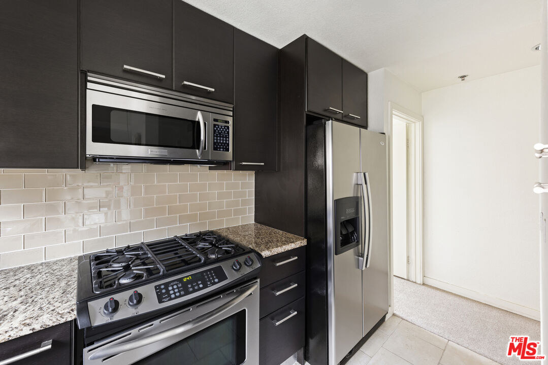 585 N Rossmore Ave Unit: 301