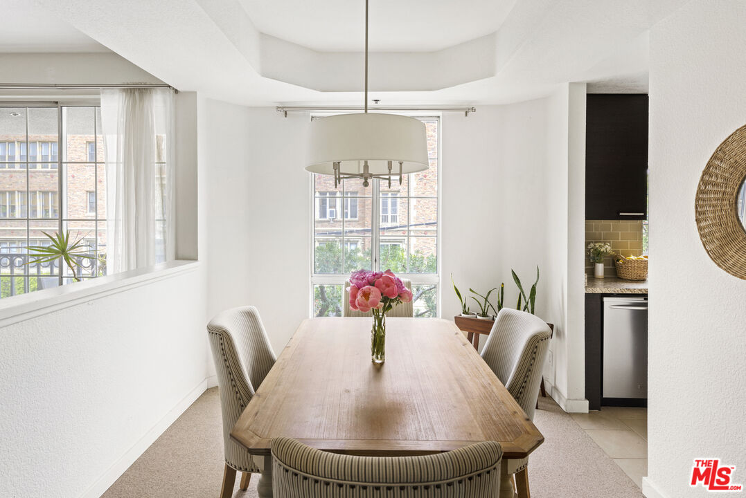 585 N Rossmore Ave Unit: 301