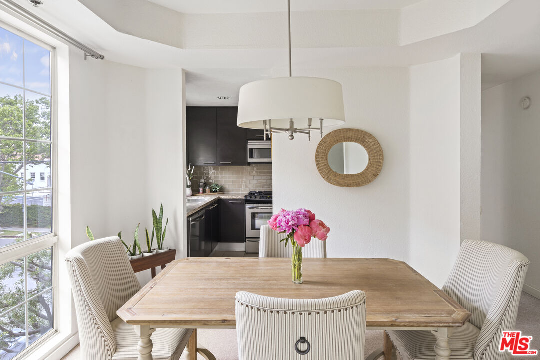 585 N Rossmore Ave Unit: 301