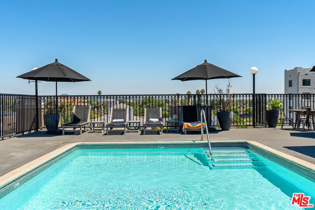 585 N Rossmore Ave Unit: 301