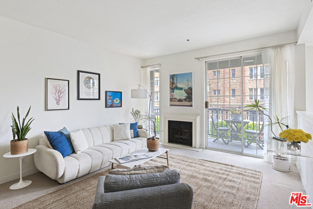 585 N Rossmore Ave Unit: 301