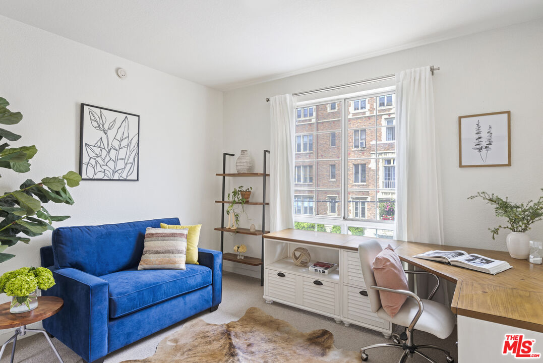 585 N Rossmore Ave Unit: 301