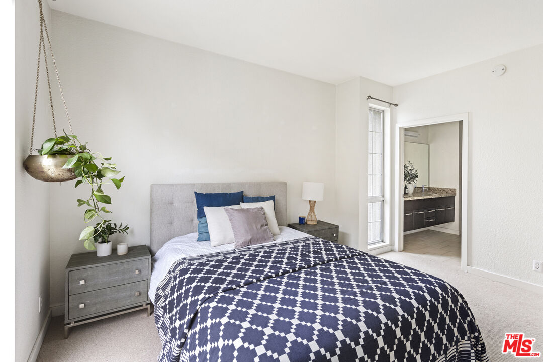 585 N Rossmore Ave Unit: 301