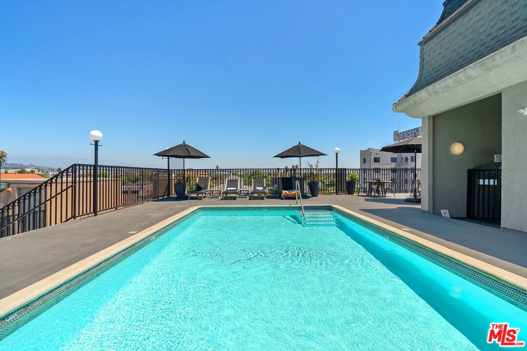 585 N Rossmore Ave Unit: 301