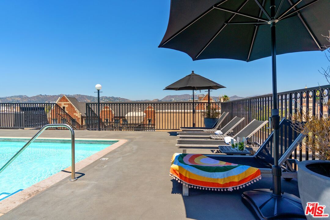 585 N Rossmore Ave Unit: 301