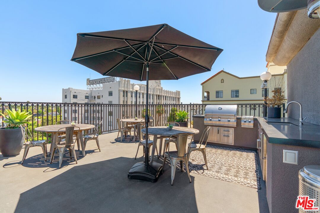 585 N Rossmore Ave Unit: 301
