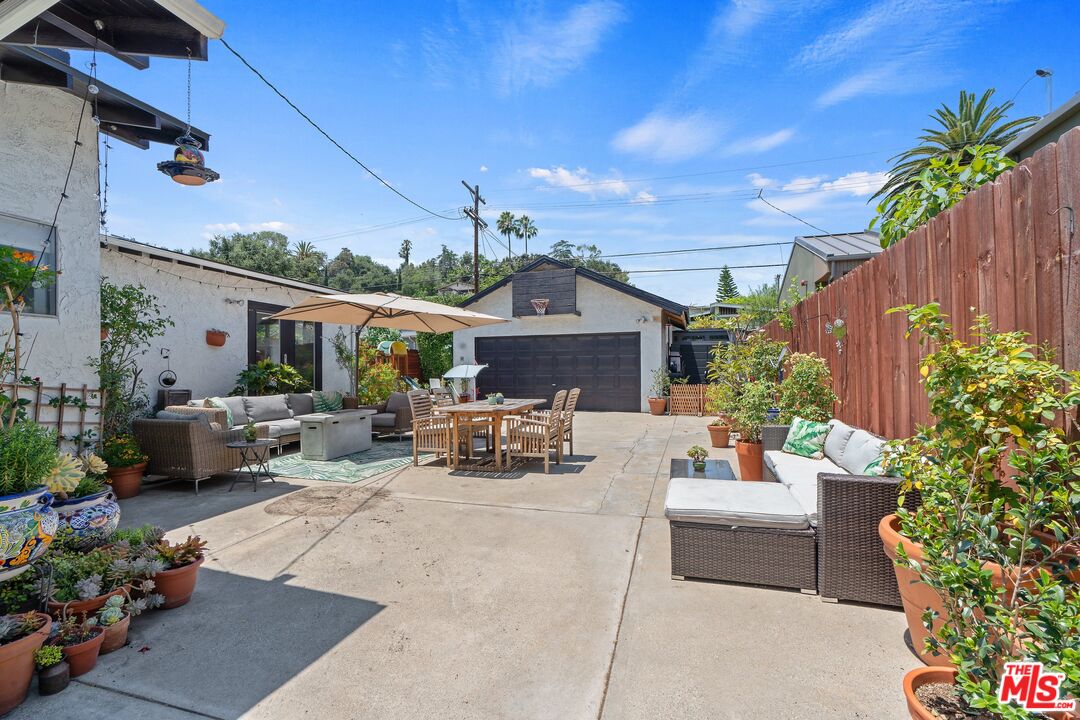 4979 Vincent Ave