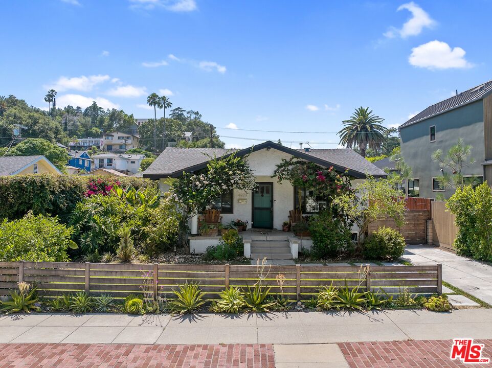 4979 Vincent Ave