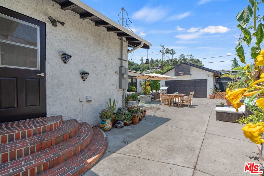 4979 Vincent Ave