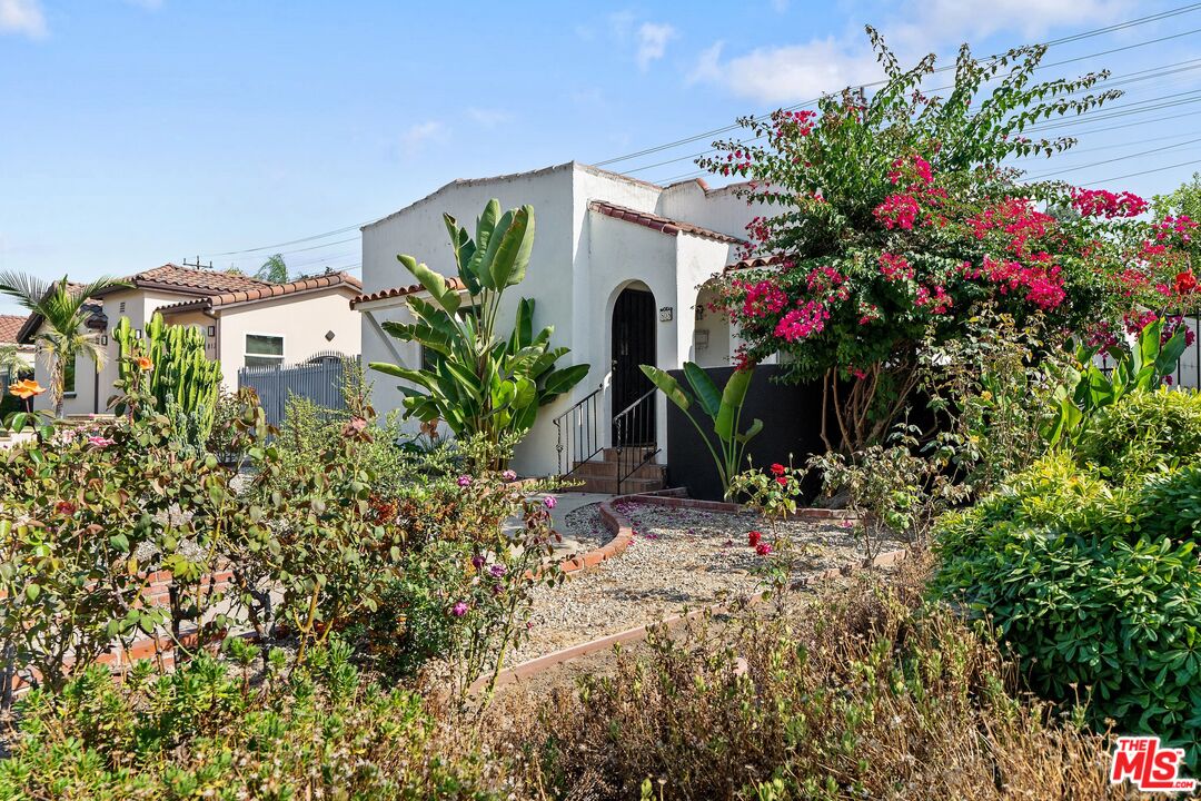 808 E Glenoaks Blvd