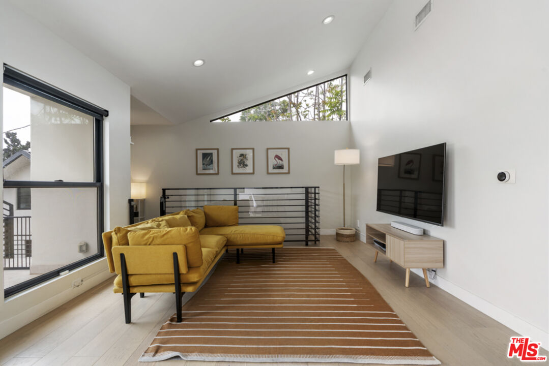 3923 Fernwood Ave