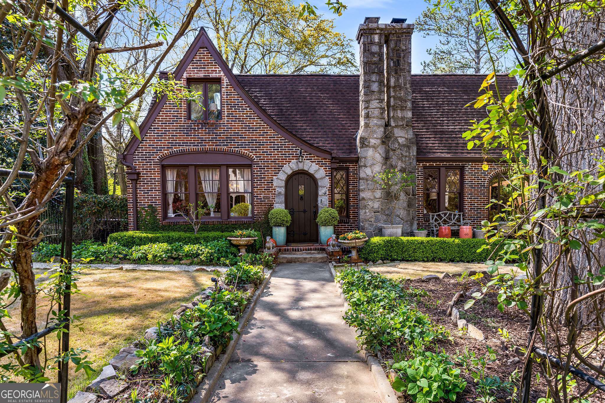 1620 N Pelham Road NE