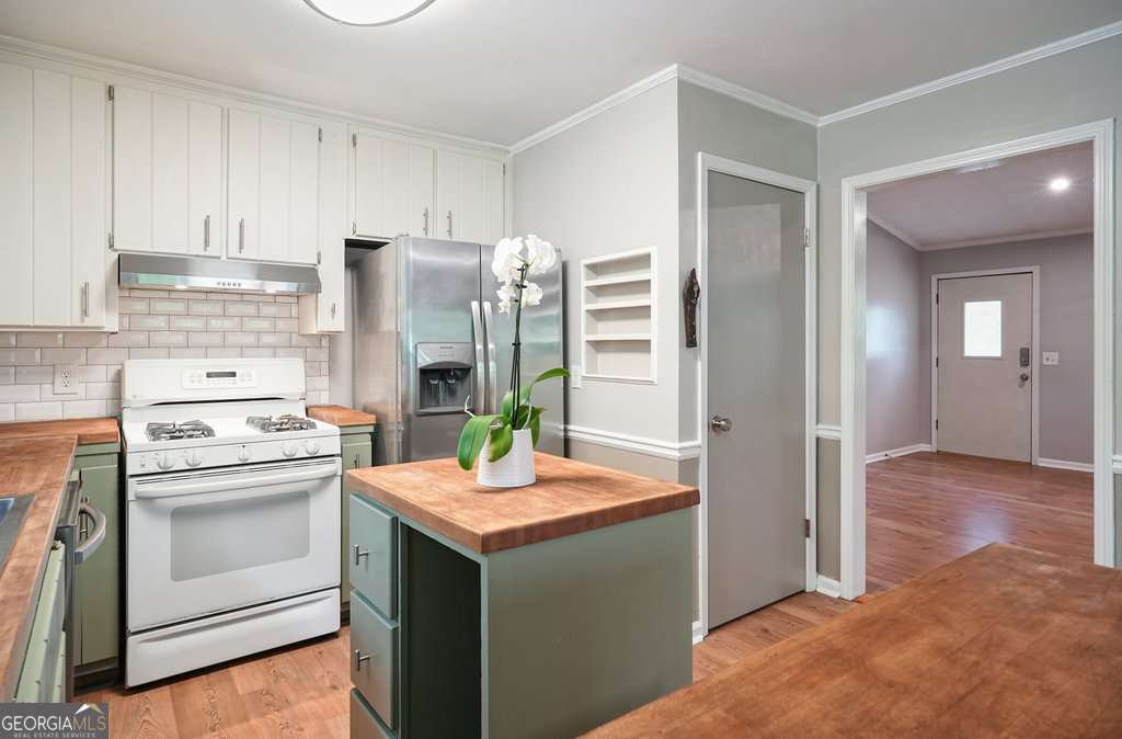 7025 Stone Wood Drive NW