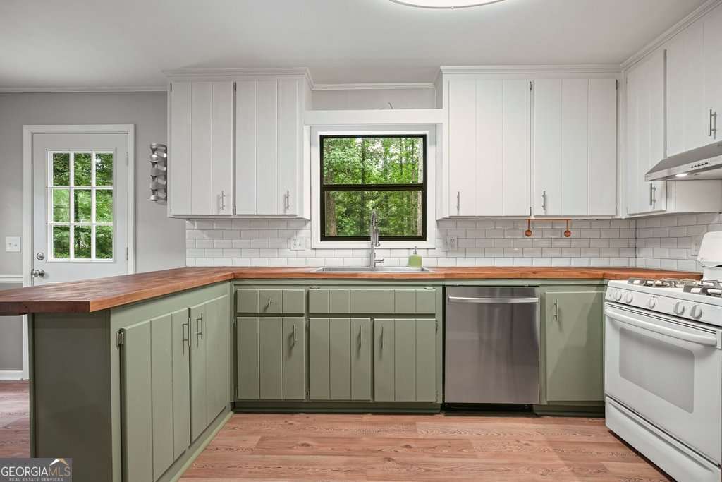 7025 Stone Wood Drive NW