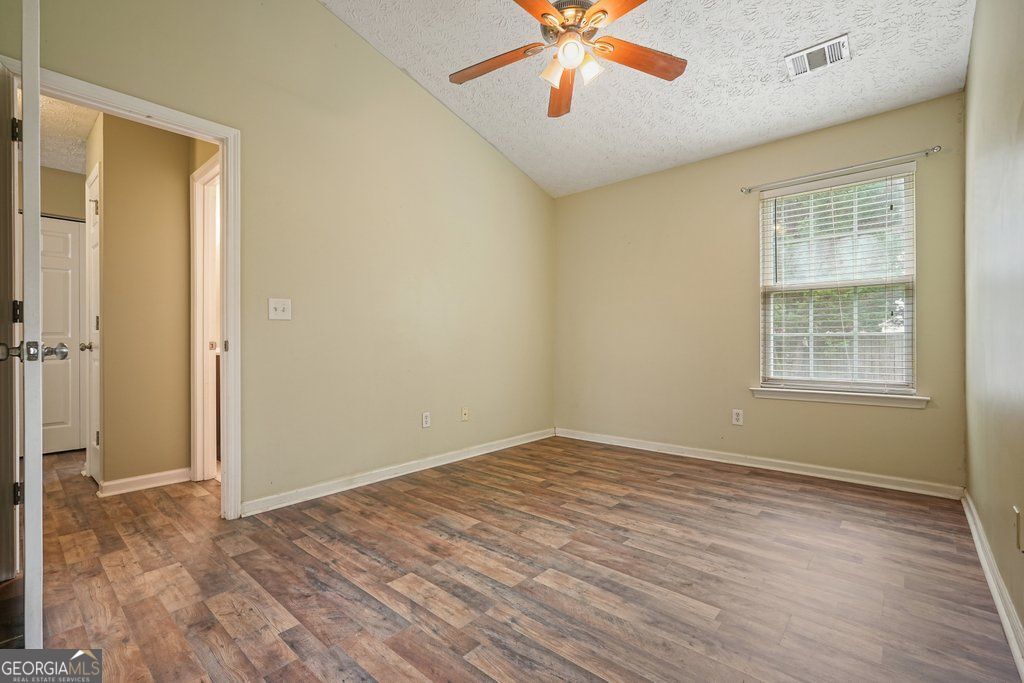 517 Oakleaf Court